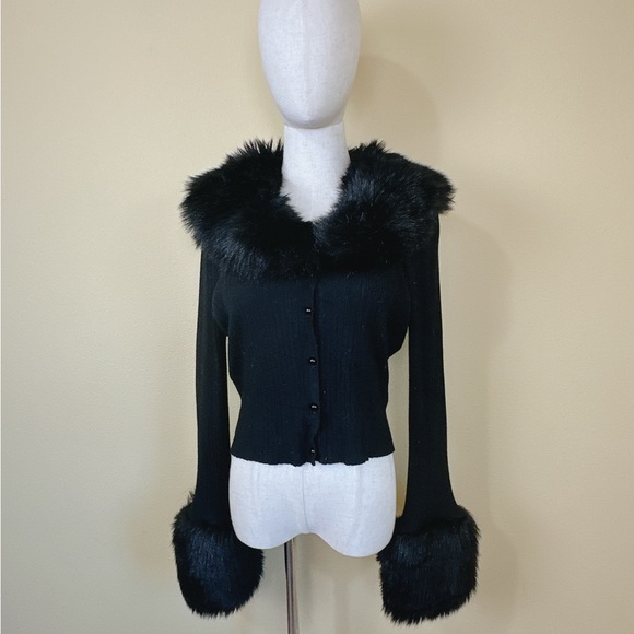 Selkie The Caviar Ice Skate Home Cardi Size Medium - Picture 3 of 7